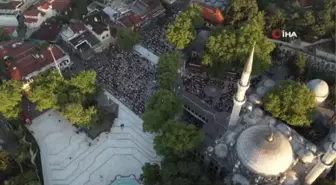 Eyüp Sultan Camisi'nde Bayram Namazı Coşkusu