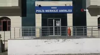 Gençlerden örnek davranış: Buldukları bir çanta dolusu altını polis merkezine teslim ettiler