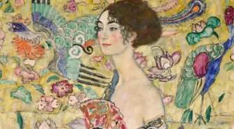 Ünlü ressam Gustav Klimt'in 'Yelpazeli Kadın' tablosu rekor fiyata satıldı