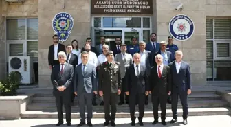 Amasya'da Protokol Üyeleri Sağlık, Güvenlik ve İtfaiye Görevlilerini Ziyaret Etti