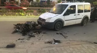 Alanya'da motosiklet ile kamyonet çarpışması: 2 yaralı