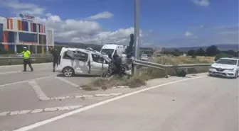 Amasya Merzifon'da Hafif Ticari Araç Kazası: 5 Yaralı