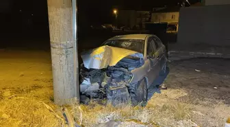 Elazığ'da Otomobilin Elektrik Direğine Çarpması Sonucu 6 Kişi Yaralandı