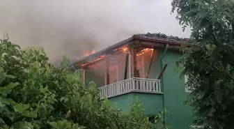 Tokat'ın Erbaa ilçesinde 2 katlı evde yangın çıktı