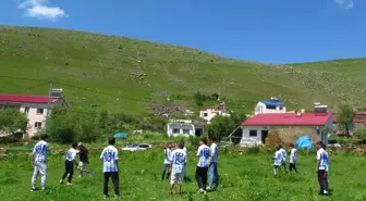 Uluslararası Yetenek Avcıları Futbol Akademisi, Ardahan'da köy çocuklarına forma hediye etti