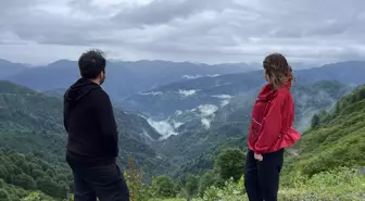 Artvin'in Borçka ilçesindeki Karagöl Tabiat Parkı ziyaretçi akınına uğradı