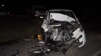 Taraklı'da Hafif Ticari Araç Traktöre Çarptı: 1 Yaralı