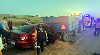 Edirne'de Traktöre Arkadan Çarpan Otomobildeki İki Kişi Hayatını Kaybetti