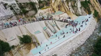 Giresun'un Dereli İlçesindeki Göksu Travertenleri Turist Akınına Uğruyor