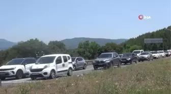 Karayolunda tatilcilerin dönüş yoğunluğu... Kilometrelerce kuyruk oluştu Trafik ışıkları iptal