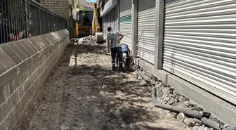 Diyarbakır Büyükşehir Belediyesi Aşefçiler Sokak'ta yol düzenleme çalışmalarına başladı