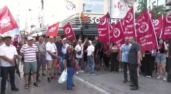 Sivas Katliamı'nın 30. Yılı Dolayısıyla İzmir'de Anma Etkinliği Düzenlendi, Hayatını Kaybedenler İçin Denize Karanfil Bırakıldı