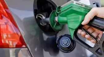 Bu gece yarısı itibarıyla benzine 2 lira 11 kuruş zam geldi