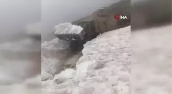 Artvin'de yayla yollarında karla mücadele Temmuz ayında da devam ediyor