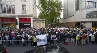 Londra'da İsrail'in Cenin'e yönelik saldırıları protesto edildi