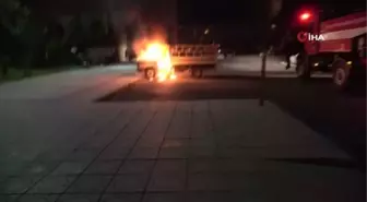 Park halindeki kamyonet alev alev yandı
