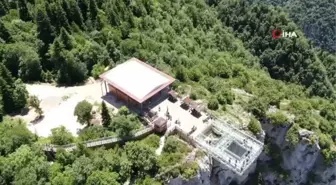 450 Metre Yükseklikteki Kanyon Üzerindeki Cam Teras Nefes Kesiyo