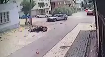 Otomobille motosikletin çarpışma anı kamerada