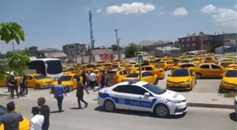 Van'da Taksiciler Kontak Kapama Eylemi Yaptı