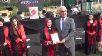 4 bin 500 üniversiteli mezuniyet sevinci yaşadı