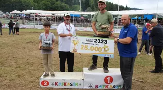 Artvin'de düzenlenen Kafkasör Kültür, Turizm ve Sanat Festivali'nde boğa güreşleri yapıldı