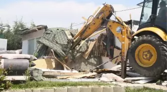 Büyükçekmece Gölü'nde 8 Kaçak Yapı Yıkıldı
