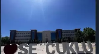 Selçuklu Belediyesi'nin Önündeki 'SELÇUKLU' Yazısındaki 'L' Harfi Çalındı