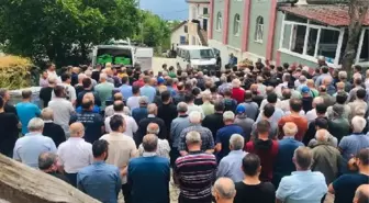İstanbul'da Kadın Cinayeti: Eşi Tarafından Öldürülen Kadın ve Kayınvalidesi Tokat'ta Defnedildi