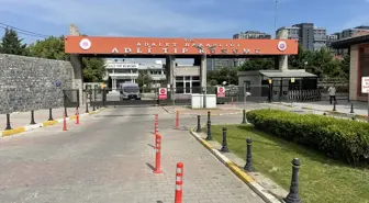 Bayrampaşa'da Yüzme Havuzunda Hareketsiz Halde Bulunan Lise Öğrencisi Yaşamını Yitirdi
