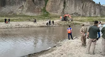 İran uyruklu çocuk, hayvanları otlattığı sırada suya düşerek hayatını kaybetti