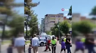 Diyarbakır'da depremde hasar gören minare kontrollü yıkıldı