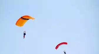 Eskişehir'de 4. Skydiving Fest-Paraşüt Günleri Başladı