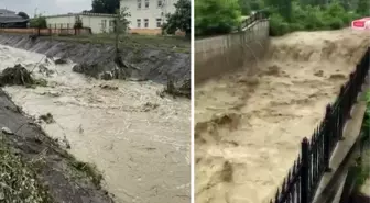 Sakarya'da etkili olan sağanak cadde ve bahçeleri göle döndürdü