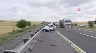 Ankara'daki kaza sonucu otomobil kağıt gibi ezildi