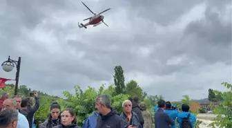 Bartın'da sel suları nedeniyle mahsur kalan işçiler helikopterle kurtarılıyor