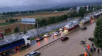 Bolu'da Sağanak Yağış Sonrası Toprak Kayması ve Su Taşkınları