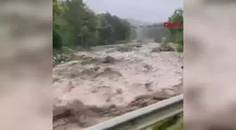 Karabük'te Sel Felaketi: Yollar Ulaşıma Kapandı