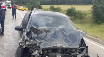 Kastamonu'da otomobille ticari taksinin çarpışması sonucu 3 kişi yaralandı