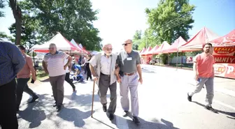 Tekerlekli Sandalyeli ve Yaşlı Seyirciler Kırkpınar Yağlı Güreşleri'ni İzliyor