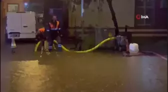 Ordu'da sel: Cadde ve sokaklar göle döndü Karadeniz Sahil Yolu ulaşıma kapatıldı