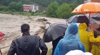 Yenice'de sağanak nedeniyle köprü trafiğe kapatıldı