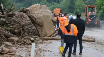 Zonguldak-İstanbul kara yolu heyelan nedeniyle ulaşıma kapatıldı