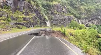 Ordu'da sağanak nedeniyle yol çöktü