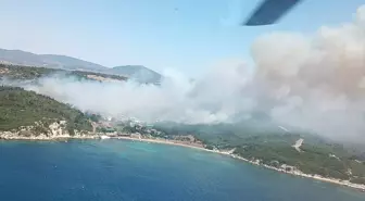 İzmir'de Aliağa ve Menderes'te Orman Yangınlarına Müdahale Ediliyor