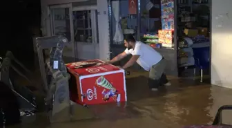 Sakarya'nın Karasu ilçesinde sel felaketi: Ev ve iş yerleri sular altında kaldı