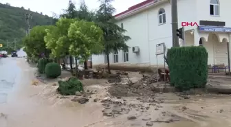 Ordu'da Şiddetli Yağışlar Sonucu Karayolu Trafiğe Kapandı