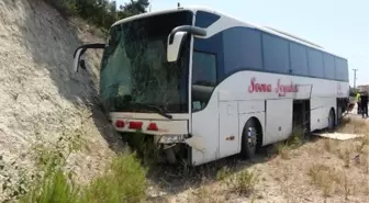 Çanakkale'de Yolcu Otobüsü Şarampole Düştü: 5 Yaralı