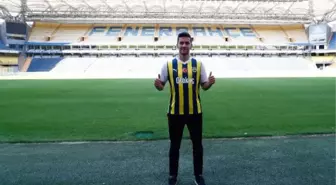 Fenerbahçe, Umut Nayir ile 2+1 yıllık sözleşme imzaladı