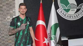 Sakaryaspor, Erdi Dikmen'i kadrosuna kattı