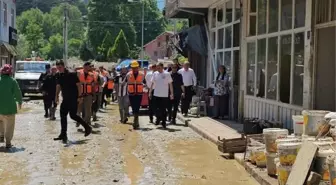 İçişleri Bakanı Ali Yerlikaya, Zonguldak'ta selin vurduğu bölgelerde inceleme yaptı